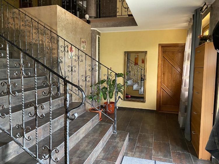 Casă individuală cu 5 camere cu Canalizare în Crucea de Jos