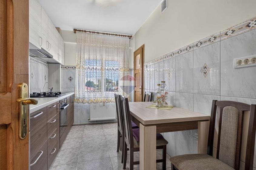 Apartament cu 3 camere decomandat, mobilat în Aurel Vlaicu