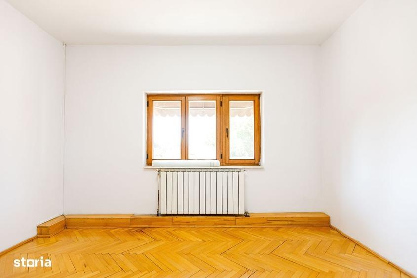 Casă cu 4 camere cu Teren 575 Mp în Lipovei