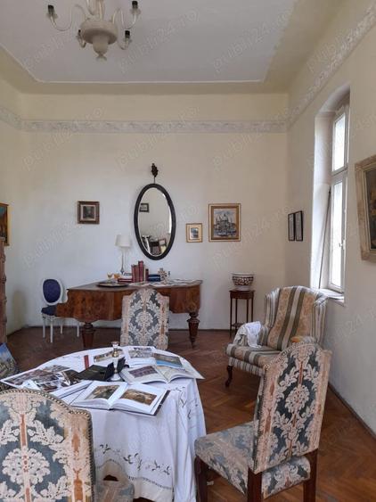 Casă cu 6 camere în Caracal
