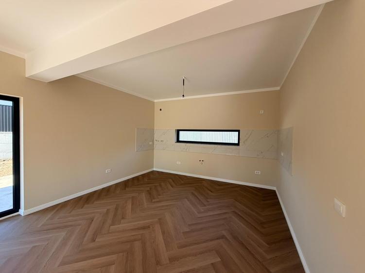 Casă individuală cu 3 camere cu Teren 500 Mp în Tomești