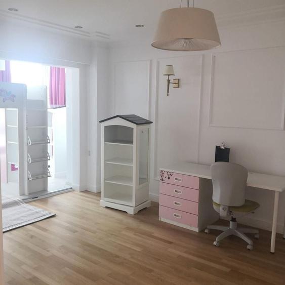 Apartament cu 4 camere semidecomandat, mobilat în Șoseaua Nordului