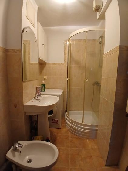 Apartament cu 3 camere decomandat, mobilat în Păcurari