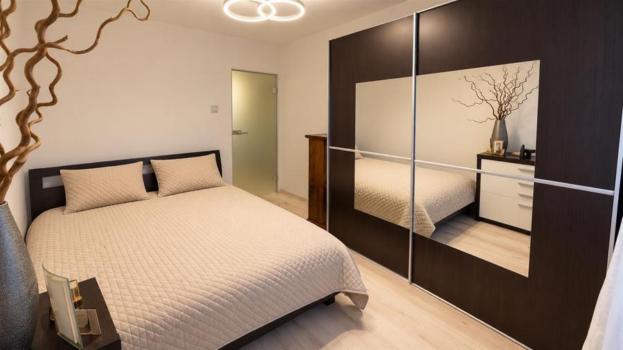 Apartament cu 3 camere decomandat în Răcădău