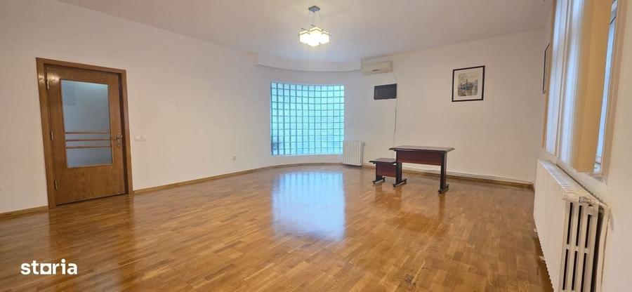 Casă cu 4 camere în Far