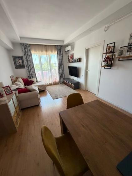 Apartament cu 2 camere semidecomandat, mobilat în Ștefăneștii de Jos