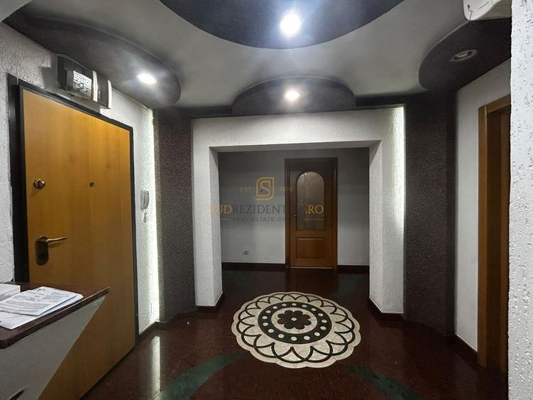 Apartament cu 3 camere decomandat, mobilat în Berceni