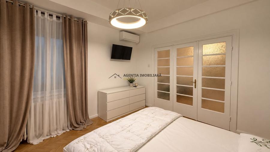 Apartament cu 3 camere circular, mobilat în P-ța Unirii