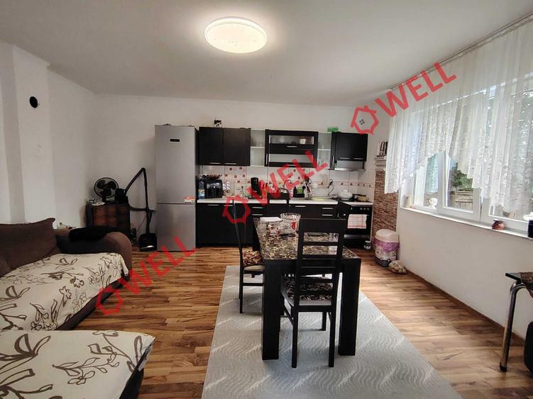 Casă cu 8 camere cu Teren 1130 Mp în Moacșa
