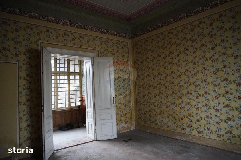 Casă cu 5 camere cu Teren 308 Mp în Central