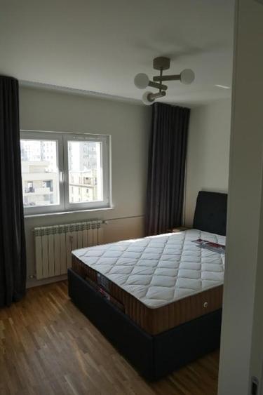 Apartament cu 4 camere semidecomandat, mobilat în Victoriei