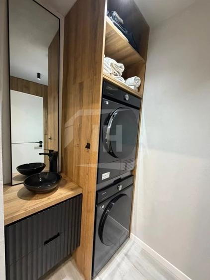 Apartament cu 3 camere semidecomandat în Central