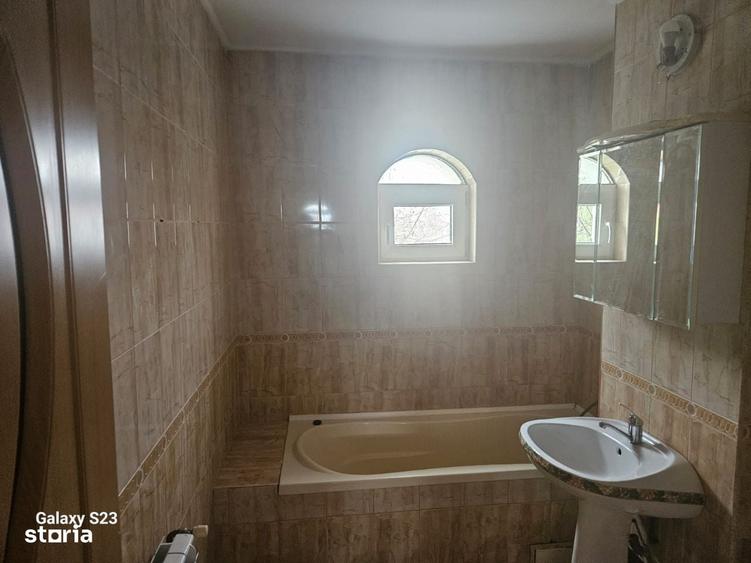 Casă cu 4 camere cu Teren 15000 Mp în Galata