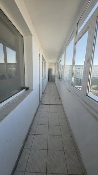 Apartament cu 3 camere semidecomandat în 1 Mai