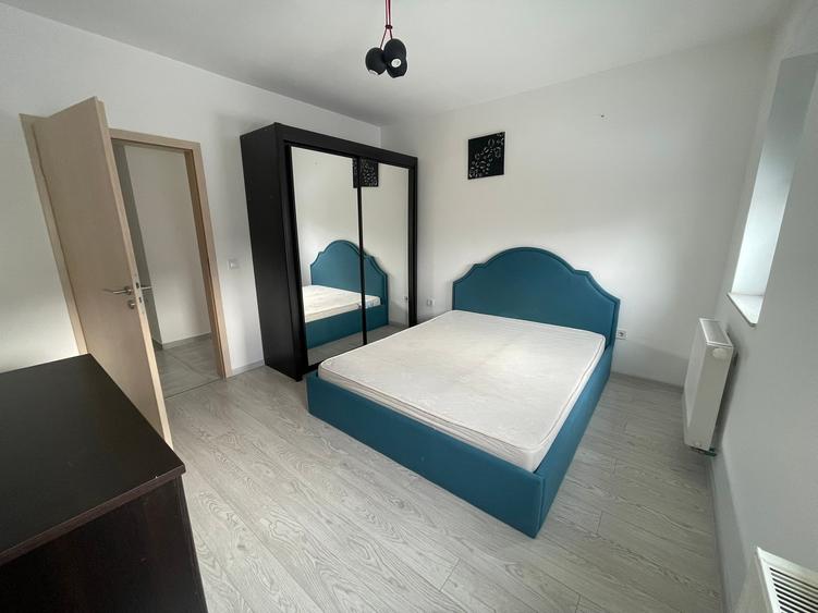 Apartament cu 2 camere semidecomandat în 13 Decembrie