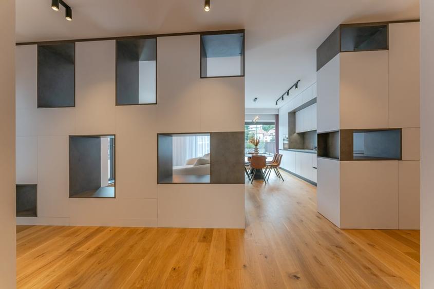 Apartament cu 4 camere decomandat, mobilat în Ultracentral