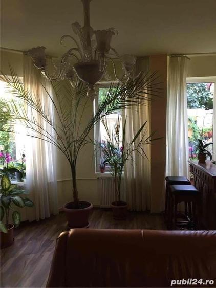 Casă cu 8 camere cu Teren 400 Mp în Central