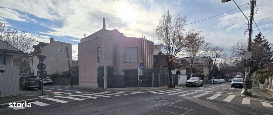 Casă cu 5 camere cu Teren 120 Mp în Grivița