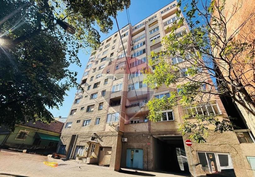 Apartament cu 4 camere decomandat, mobilat în Ultracentral