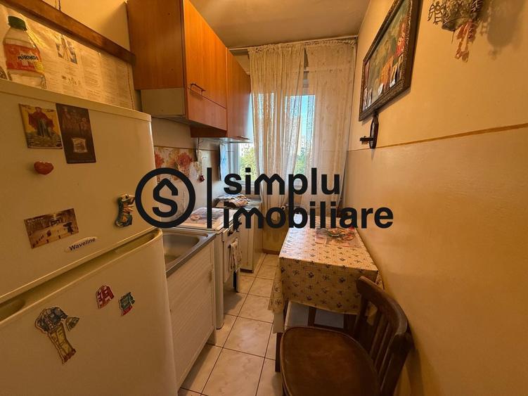 Apartament cu 2 camere semidecomandat, mobilat în Craiovița Nouă