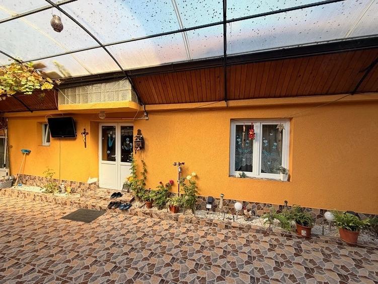 Casă cu Teren 1000 Mp în Central
