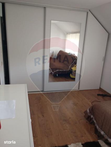 Casă cu 7 camere cu Teren 1183 Mp în Central