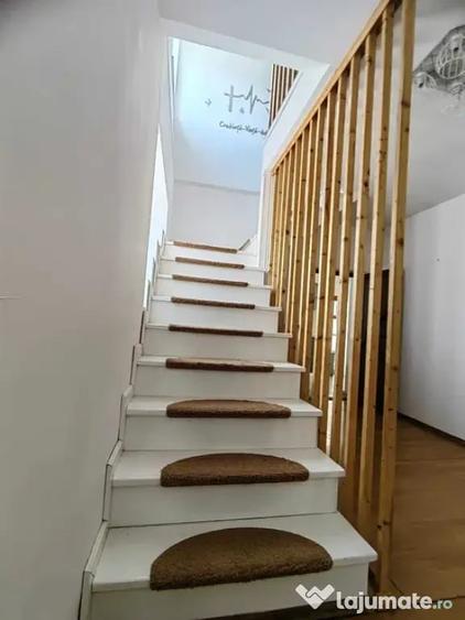 Casă cu 5 camere în Mioriței