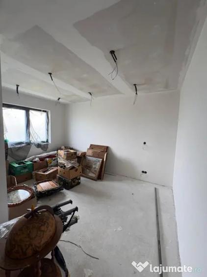 Casă cu 4 camere cu Teren 700 Mp în Recea