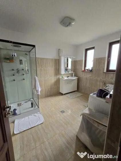 Casă cu 4 camere în Tașca