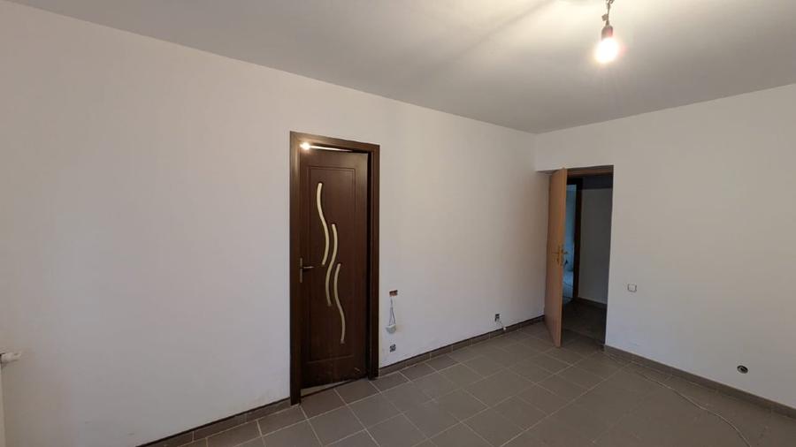 Birou, de 47 mp, în Precista