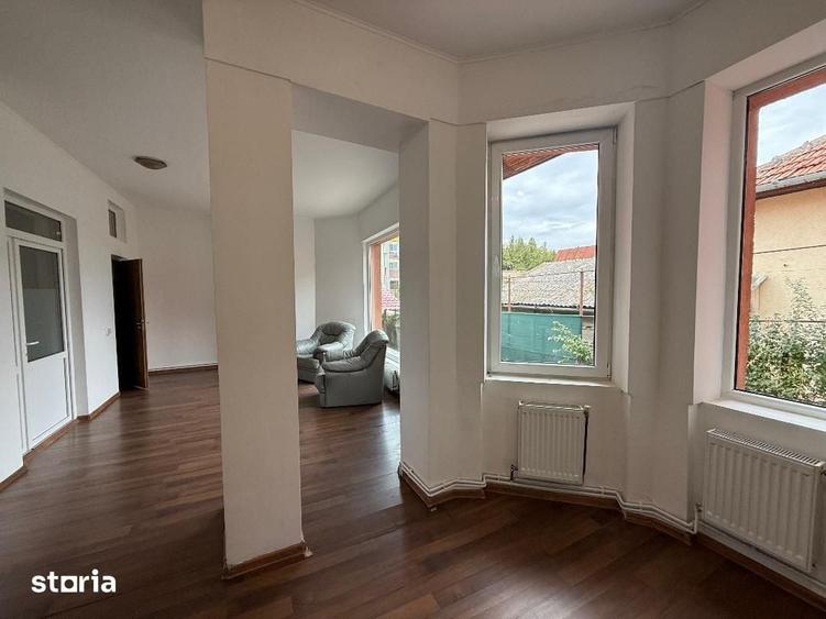 Casă cu 4 camere cu Teren 430 Mp în Cetate