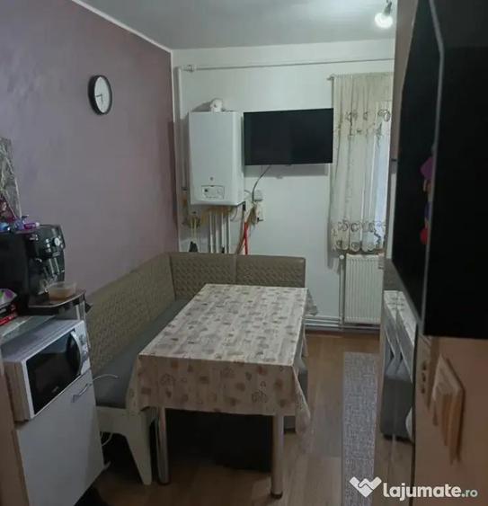 Apartament cu 2 camere semidecomandat în Centrul Civic