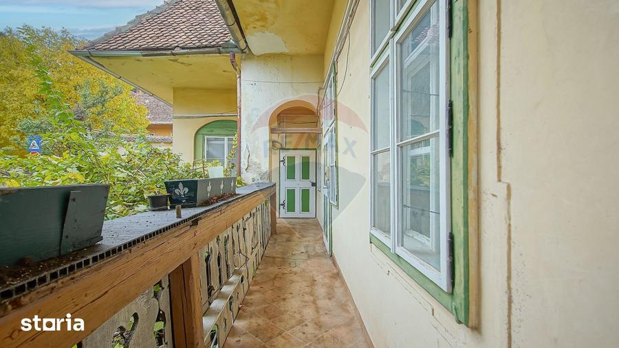Casă cu 5 camere cu Teren 479 Mp în Schei