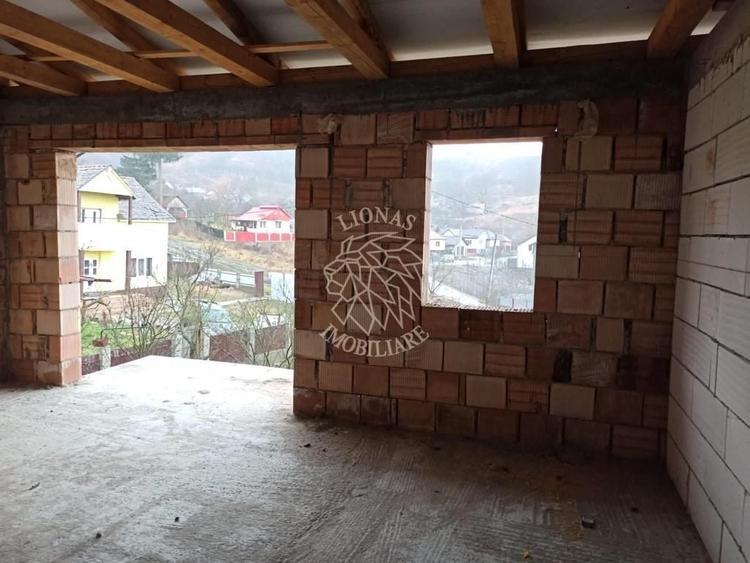 Casă individuală cu 6 camere cu Canalizare în Teaca