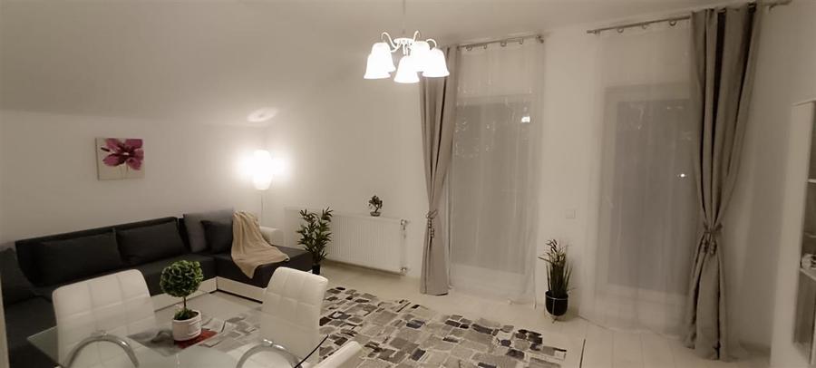 Apartament cu 2 camere decomandat în Tractorul