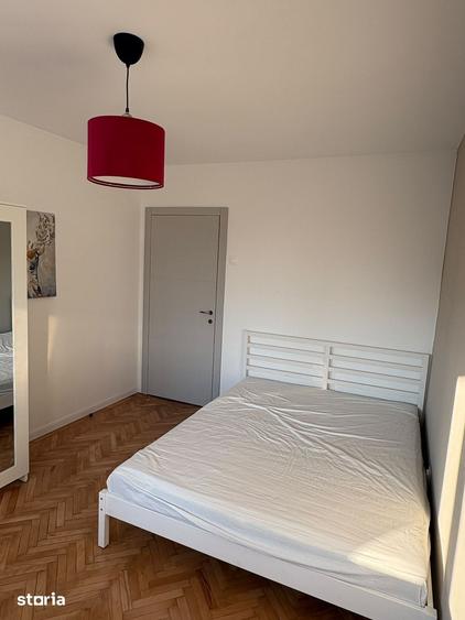 Apartament cu 3 camere semidecomandat în Tei