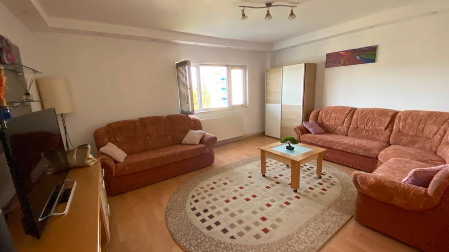 Apartament cu 3 camere decomandat în Plopilor