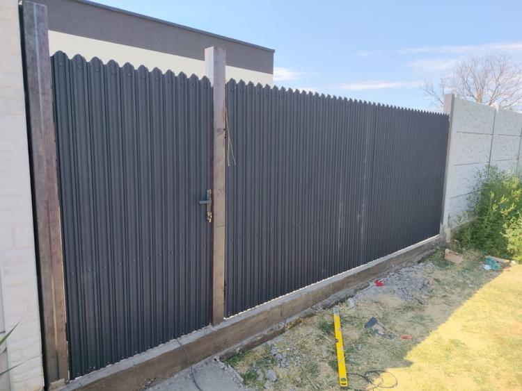 Casă individuală cu 3 camere cu Canalizare în Exterior Sud
