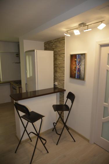 Apartament cu 3 camere decomandat, mobilat în 13 Septembrie