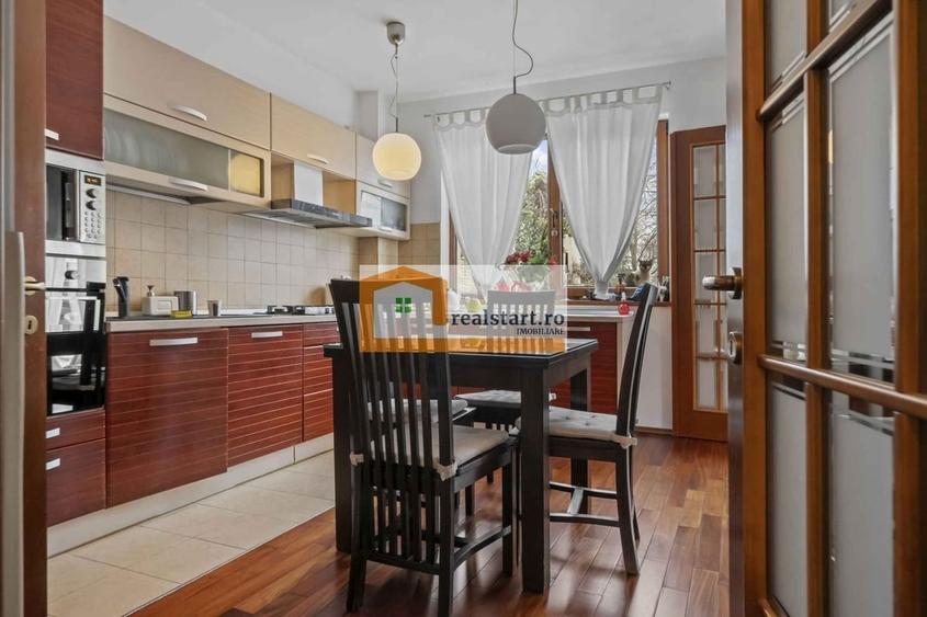 Casă cu 6 camere cu Teren 650 Mp în Corbeanca