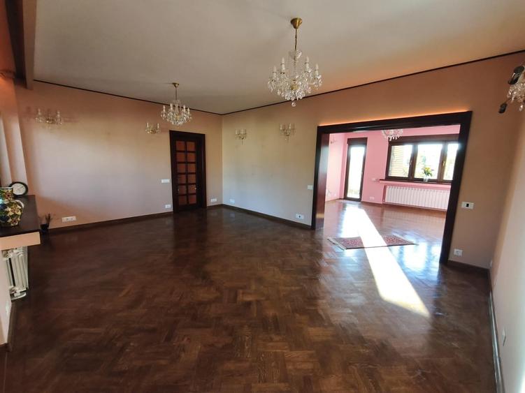 Apartament cu 3 camere decomandat în Aviatorilor