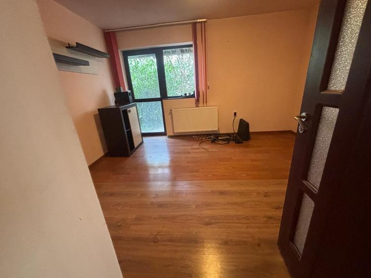 Casă individuală cu 5 camere cu Garaj în Breazu