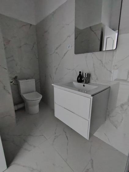 Apartament cu 2 camere semidecomandat în Florești
