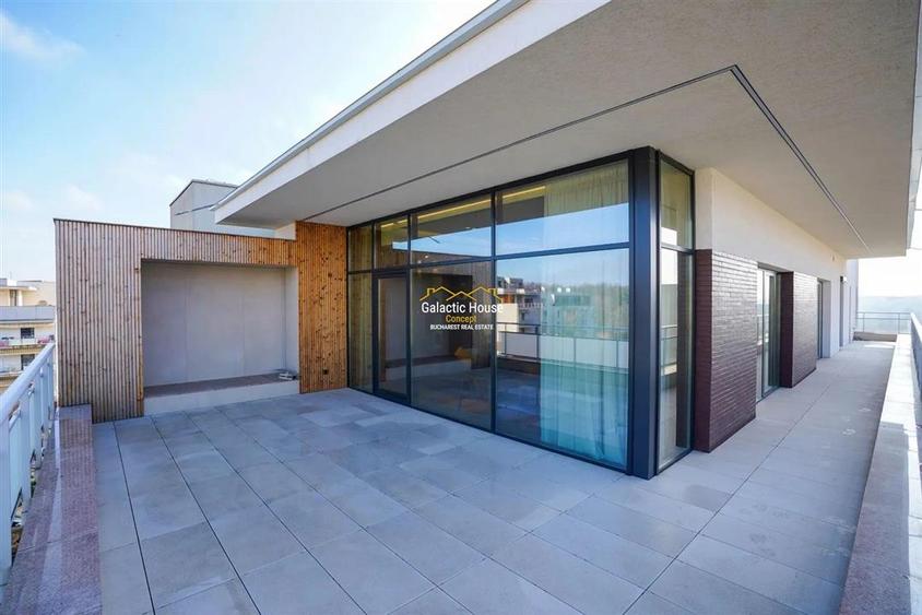 Penthouse cu 5 camere decomandat în Băneasa