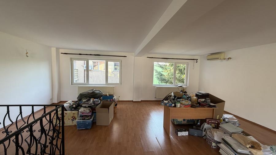 Duplex cu 5 camere cu Canalizare în Roșu