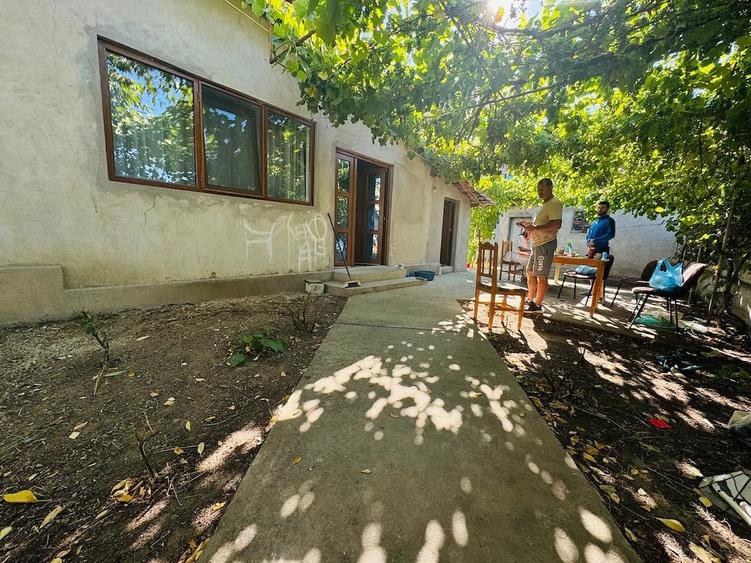 Casă cu 7 camere cu Teren 390 Mp în Șimian