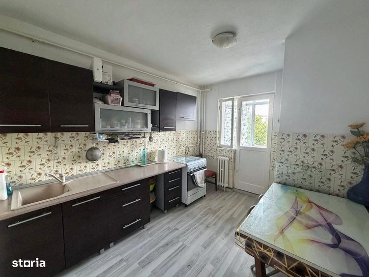 Apartament cu 3 camere decomandat în Republicii