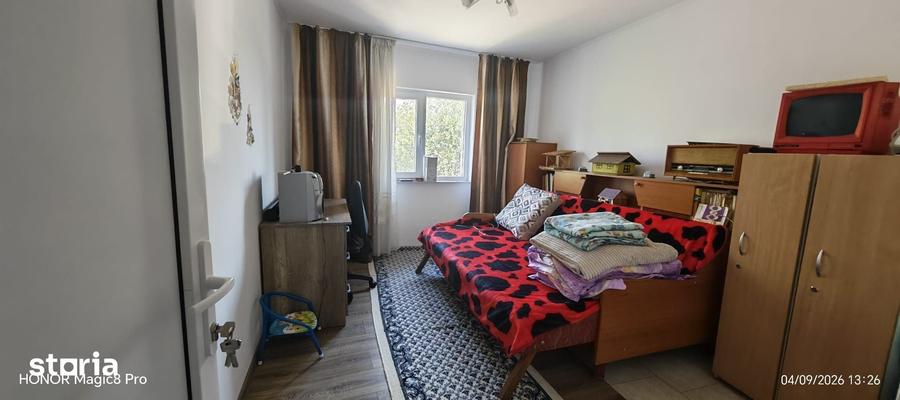 Casă cu 9 camere cu Teren 1500 Mp în Popricani