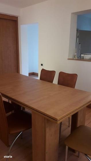 Casă cu 4 camere decomandat în Central