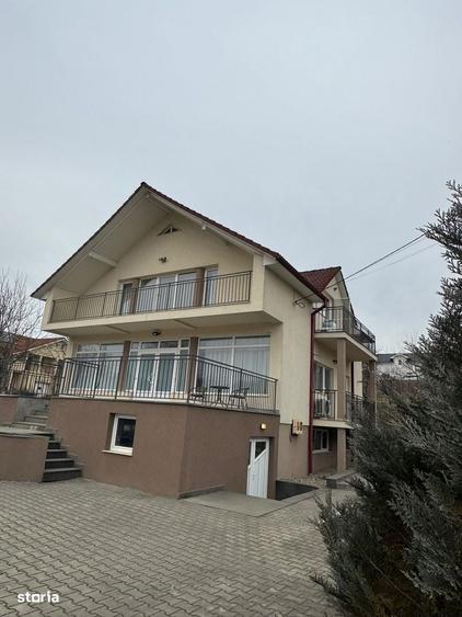 Casă cu 4 camere cu Teren 710 Mp în Central